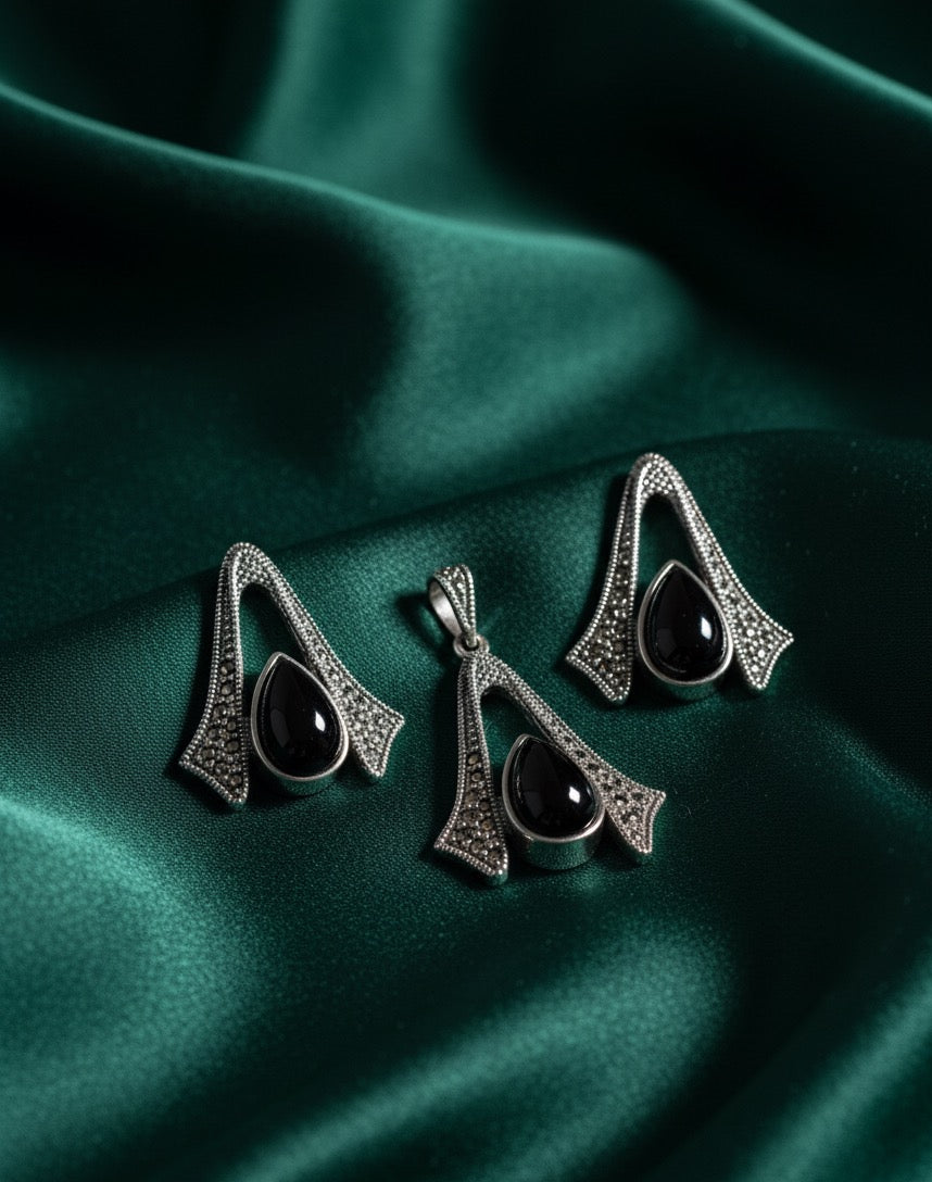 Sculpted Elegance – Black Onyx & Marcasite Teardrop Set in 925 Silver